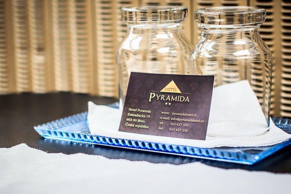Pyramida מלון